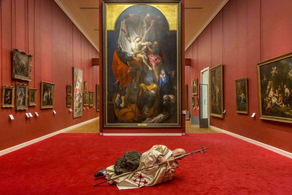 “The Ninth Hour (La Nona Ora)” (1999) by Maurizio Cattelan and the view of the exhibition "Libre !" in 2014 at Musée des Beaux-Arts, Rennes (France) | Source: perrotin.com
